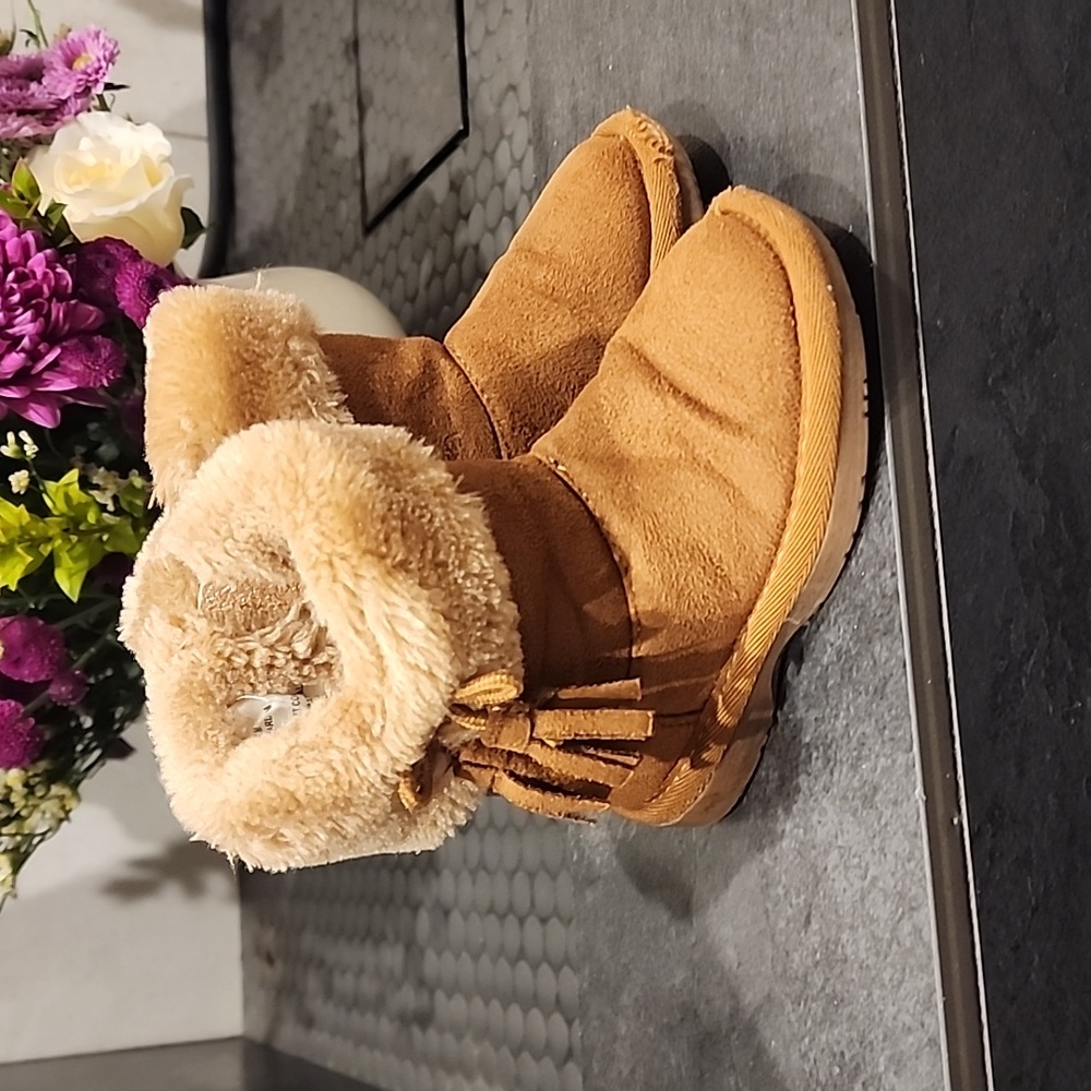 Hotcakes ugglike boots toddler size 6